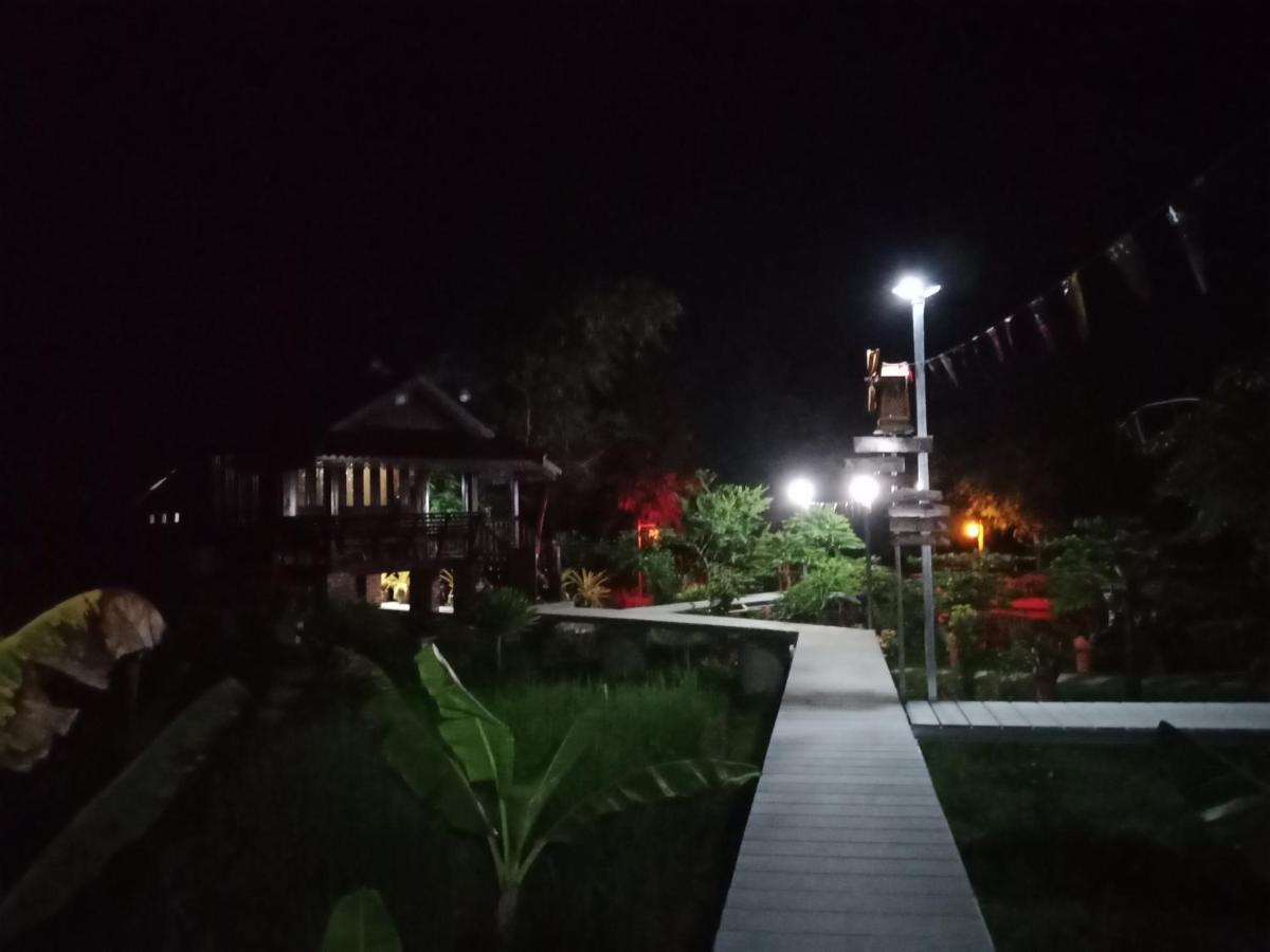 Hotel เรือนไทยใจสุขเอ๋ย Ban Bang Wa Exterior foto