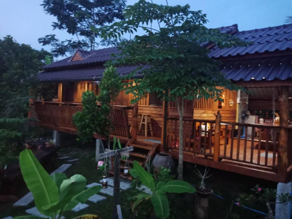 Hotel เรือนไทยใจสุขเอ๋ย Ban Bang Wa Exterior foto