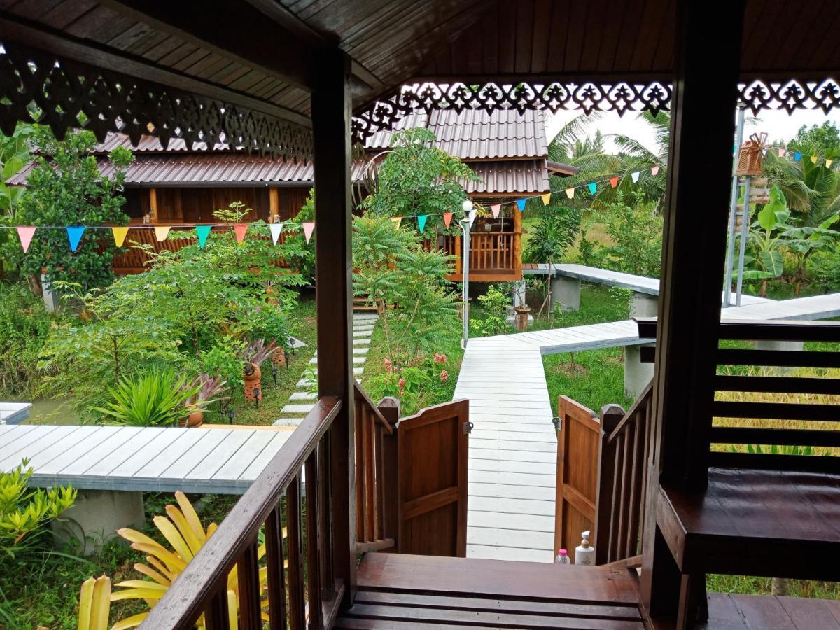 Hotel เรือนไทยใจสุขเอ๋ย Ban Bang Wa Exterior foto