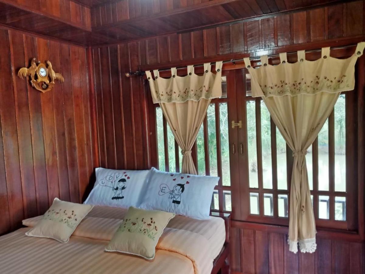 Hotel เรือนไทยใจสุขเอ๋ย Ban Bang Wa Exterior foto