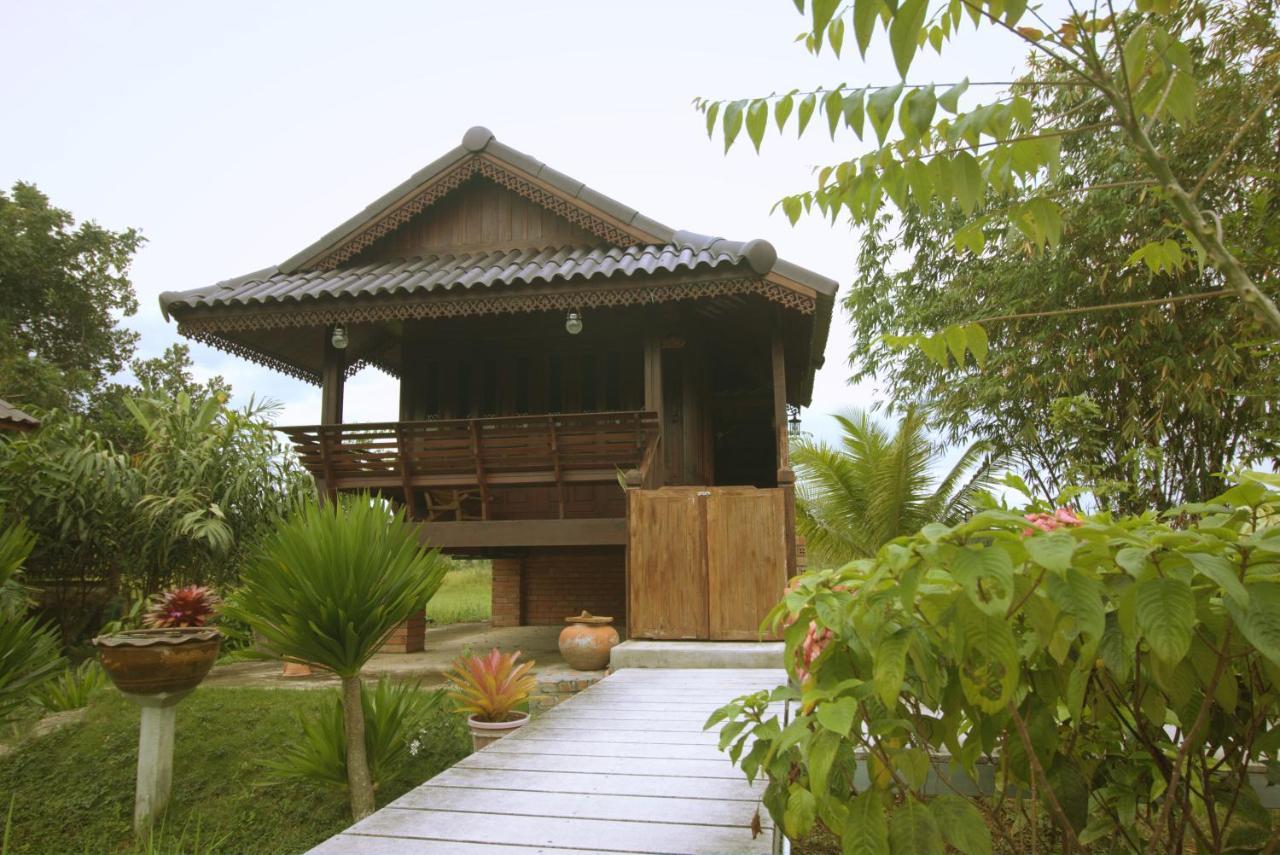 Hotel เรือนไทยใจสุขเอ๋ย Ban Bang Wa Exterior foto