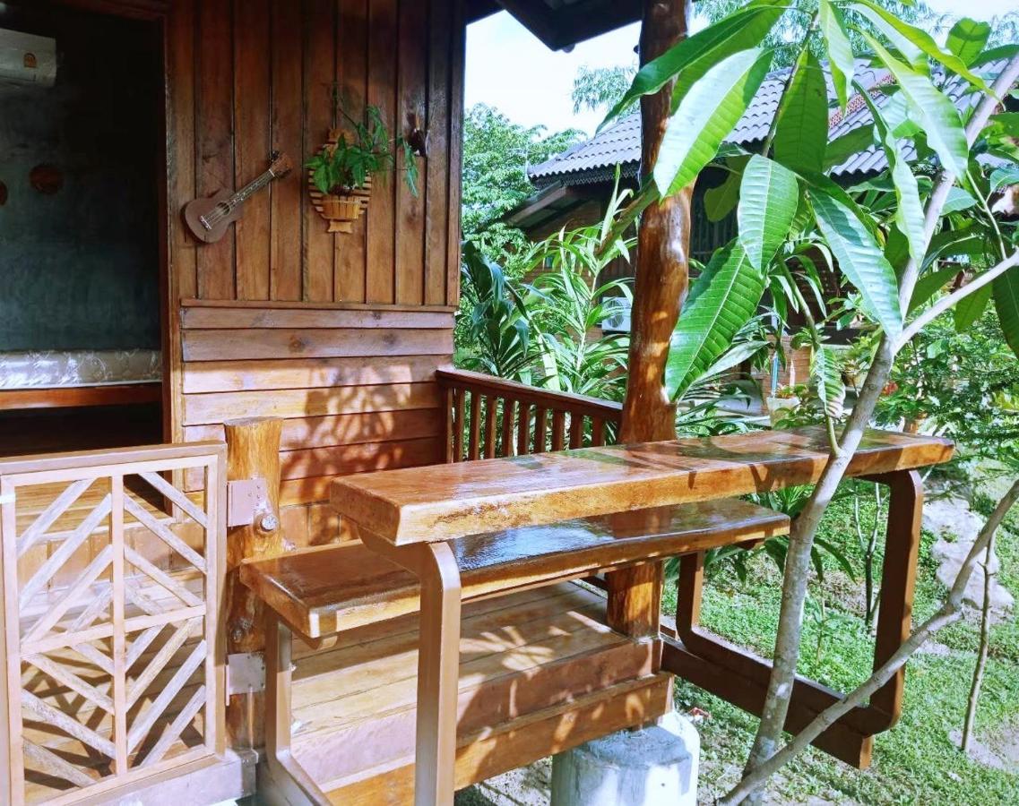 Hotel เรือนไทยใจสุขเอ๋ย Ban Bang Wa Exterior foto