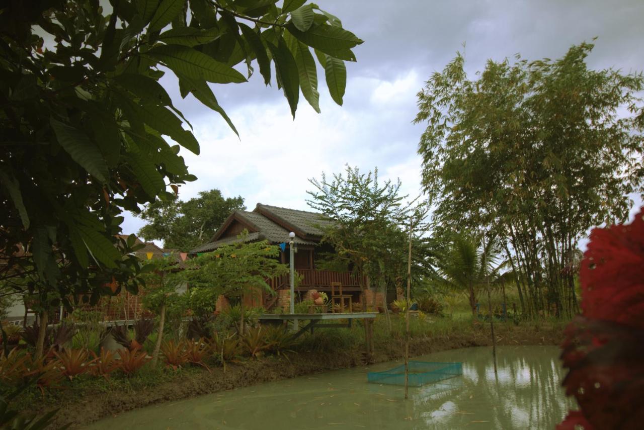 Hotel เรือนไทยใจสุขเอ๋ย Ban Bang Wa Exterior foto